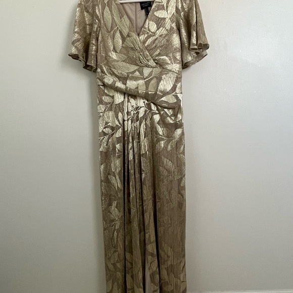 Adrianna Papell Metallic 1920s art deco inspired Gold Leaf Dress with slit - Picture 3 of 10